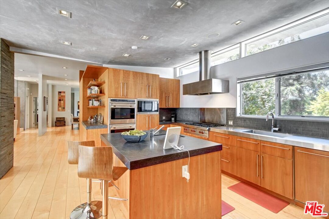 18084 Rancho Street Encino, CA 91316 - Photo 20 of 45