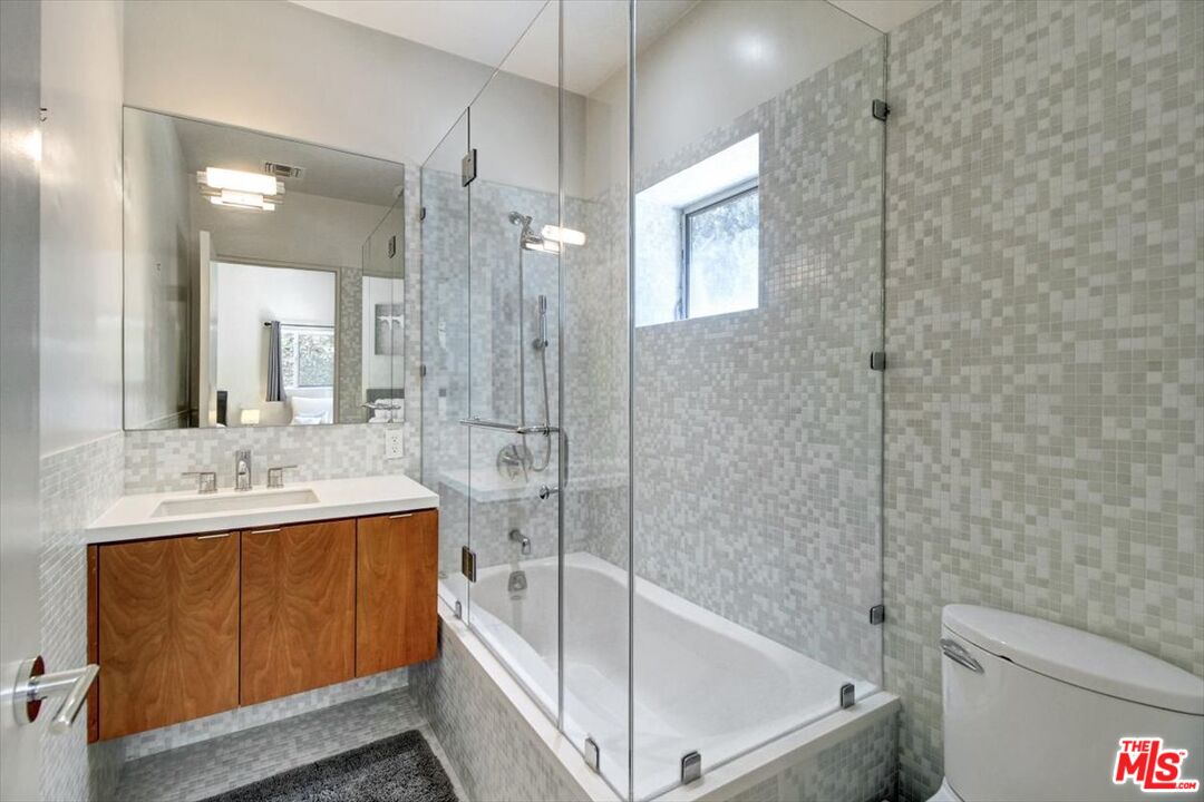 18084 Rancho Street Encino, CA 91316 - Photo 23 of 45