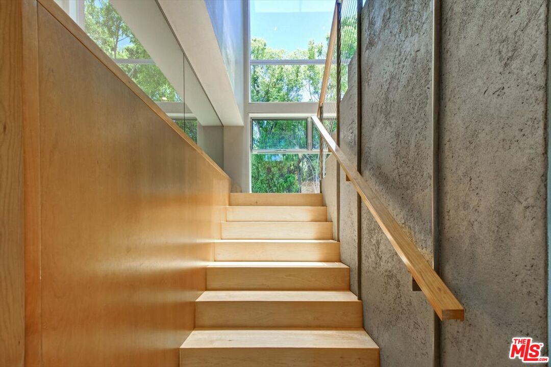 18084 Rancho Street Encino, CA 91316 - Photo 25 of 45