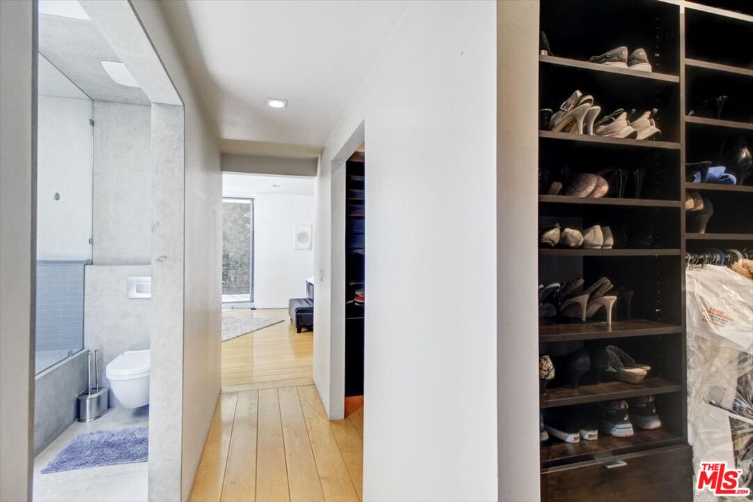 18084 Rancho Street Encino, CA 91316 - Photo 29 of 45