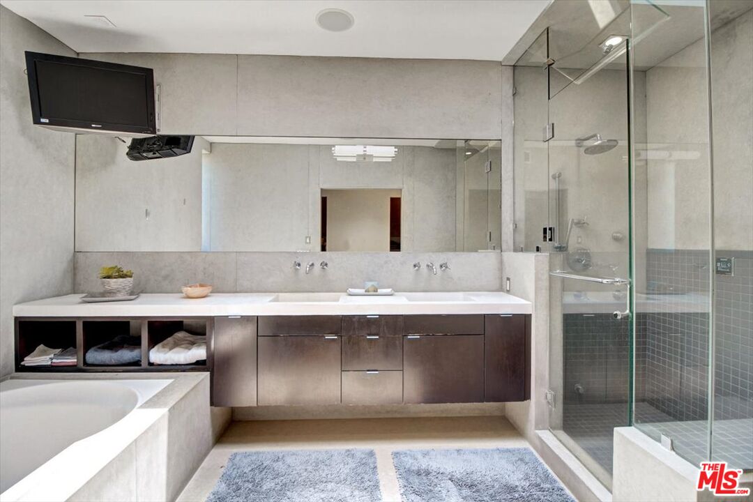 18084 Rancho Street Encino, CA 91316 - Photo 30 of 45