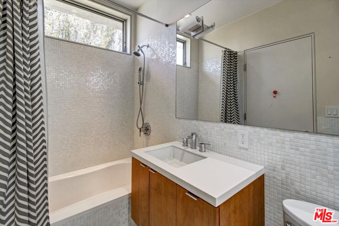 18084 Rancho Street Encino, CA 91316 - Photo 35 of 45