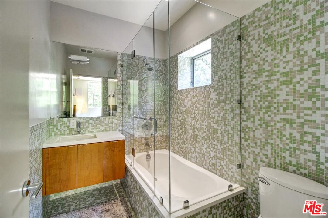 18084 Rancho Street Encino, CA 91316 - Photo 37 of 45