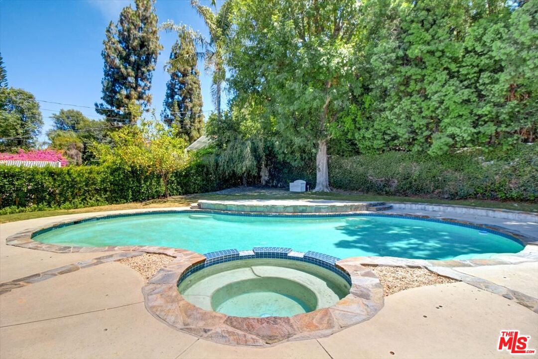 18084 Rancho Street Encino, CA 91316 - Photo 38 of 45