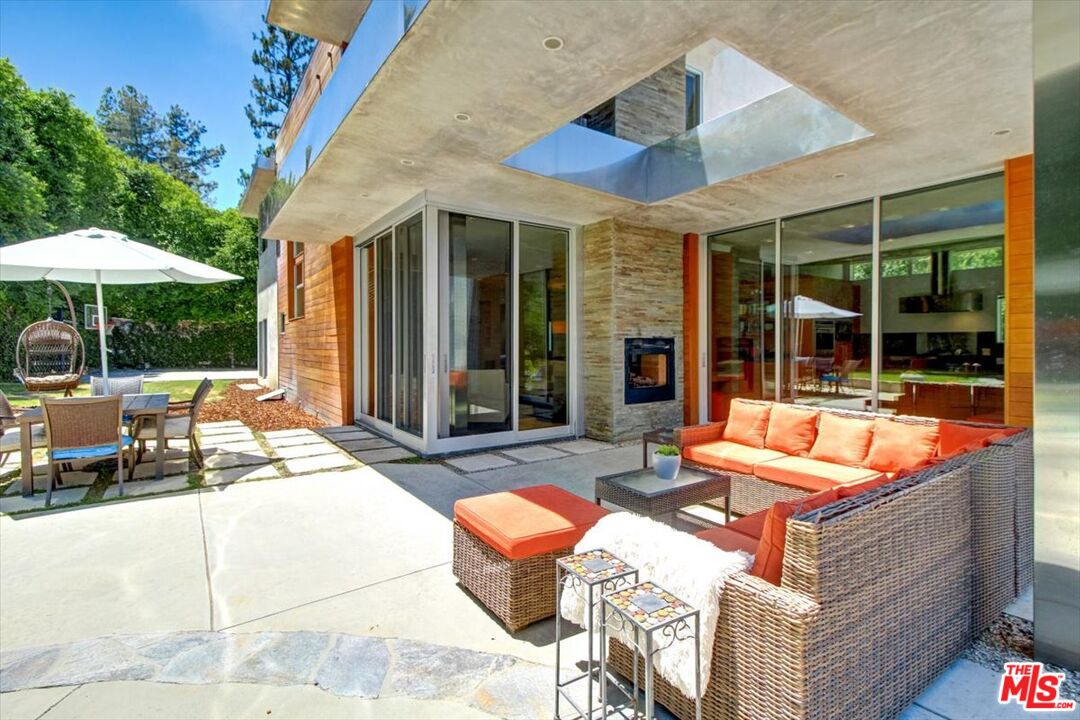 18084 Rancho Street Encino, CA 91316 - Photo 41 of 45