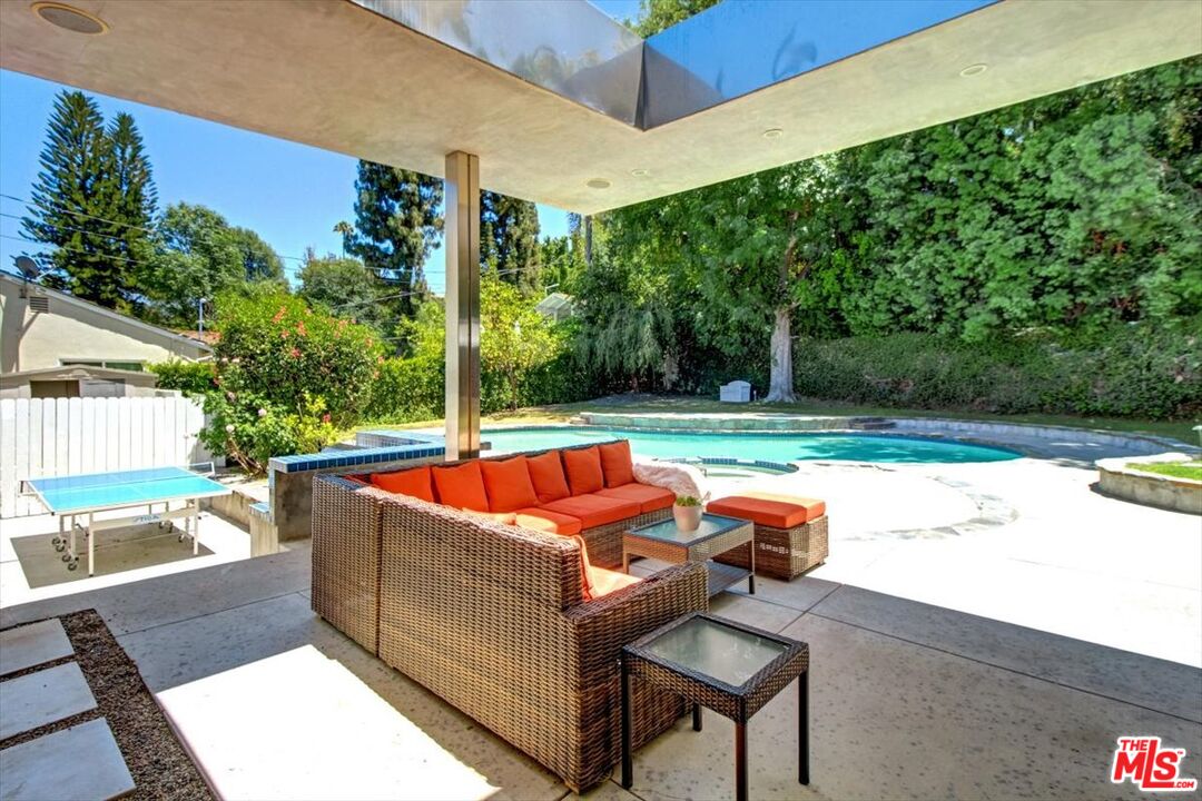 18084 Rancho Street Encino, CA 91316 - Photo 6 of 45