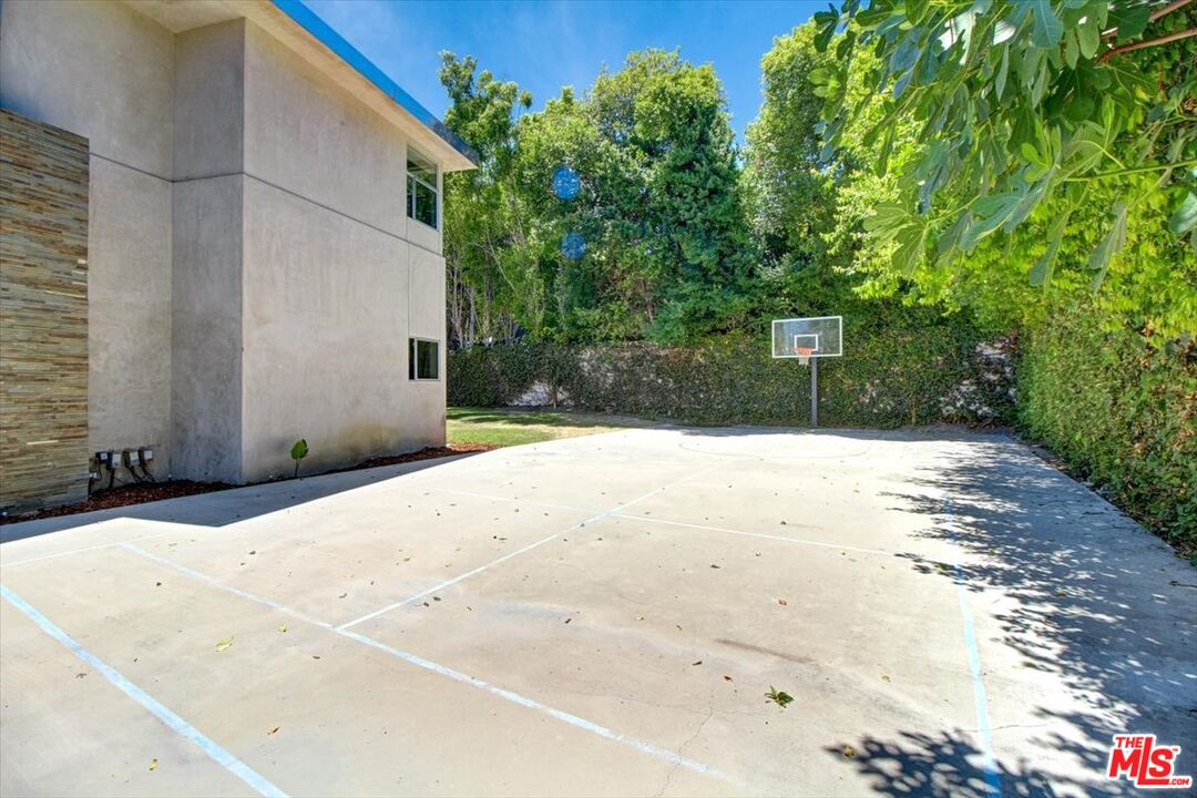 18084 Rancho Street Encino, CA 91316 - Photo 8 of 45