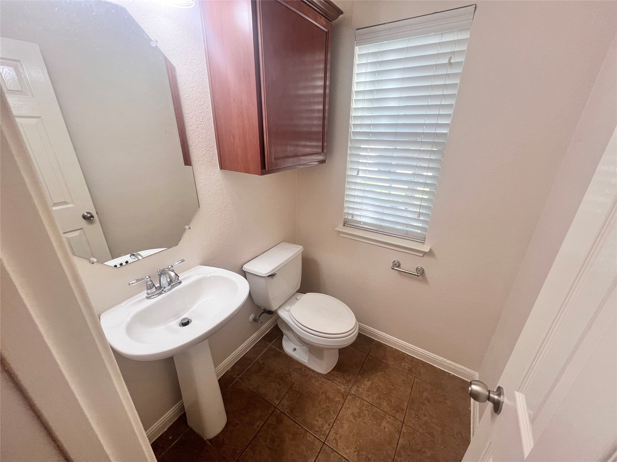 476 Nottingham Loop Kyle, TX 78640 - Photo 11 of 29 a bathroom with a sink toilet and mirror