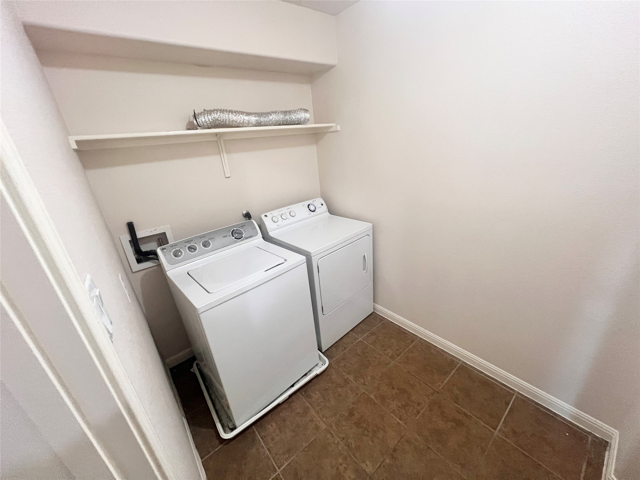 476 Nottingham Loop Kyle, TX 78640 - Photo 18 of 29 a utility room with dryer and washer