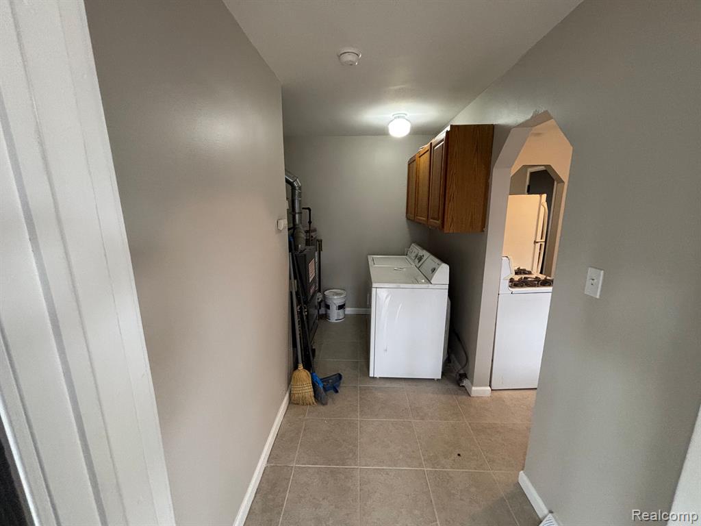 24924 Grove Avenue Eastpointe, MI 48021 - Photo 7 of 9