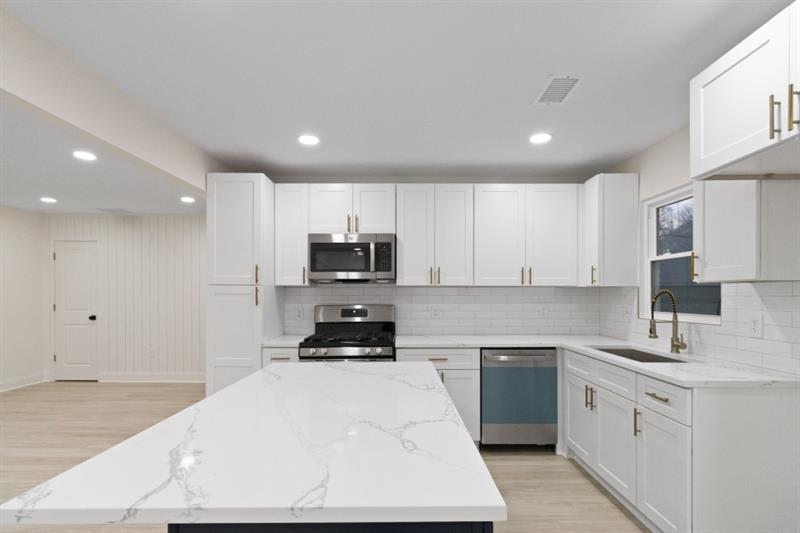 4134 Hanes Drive Decatur, GA 30035 - Photo 9 of 28