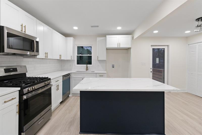 4134 Hanes Drive Decatur, GA 30035 - Photo 10 of 28