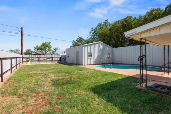 $159,500 | 206 West 7th Street, Sundown, TX 79372