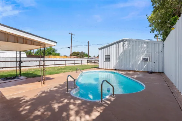 $159,500 | 206 West 7th Street, Sundown, TX 79372