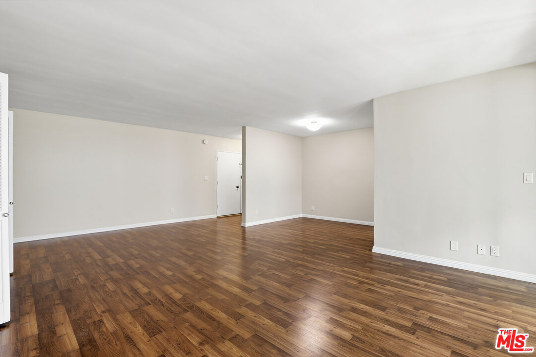 8701 Delgany Avenue, Unit 111 Playa del Rey, CA 90293 - Photo 15 of 21