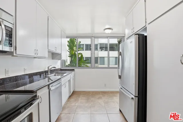 $3,700 | 8701 Delgany Avenue, Unit 111, Playa del Rey, CA 90293