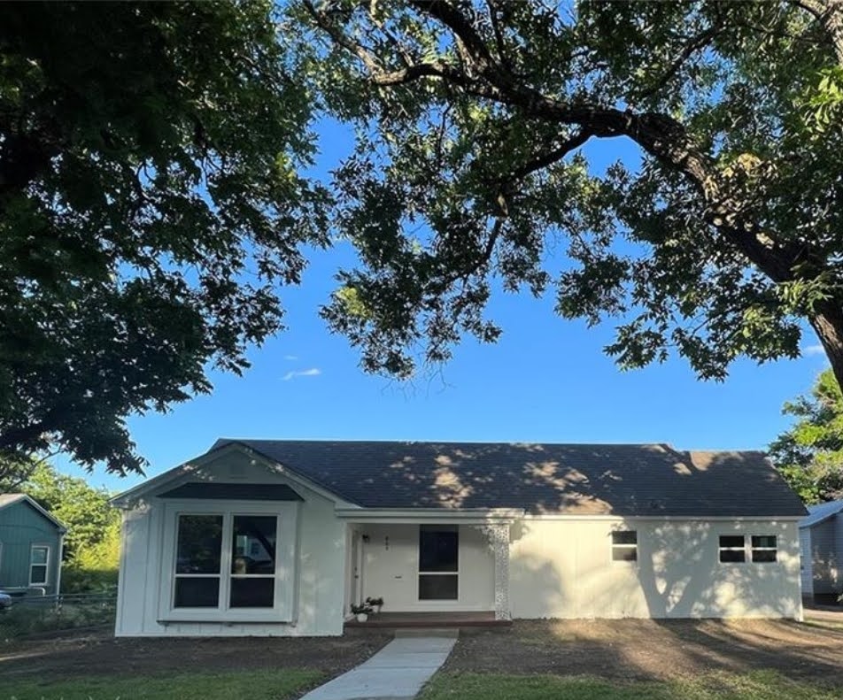 809 North 8th Street Temple, TX 76501 - Photo 1 of 20 A well-maintained facade with fresh landscaping awaits its new owner.