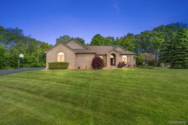 $645,000 | 8533 Glenview Drive, Howell, MI 48843