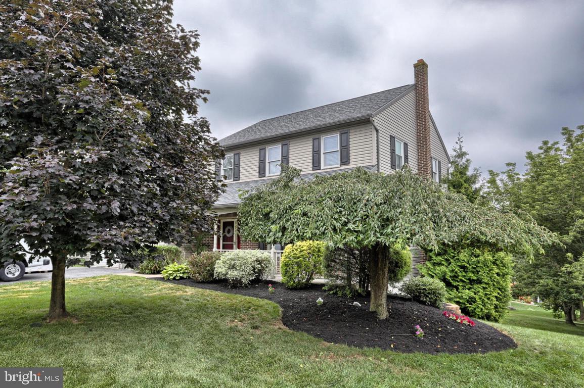 19 Edgewood Drive Lititz, PA 17543 - Photo 2 of 37 Gallery Image 2