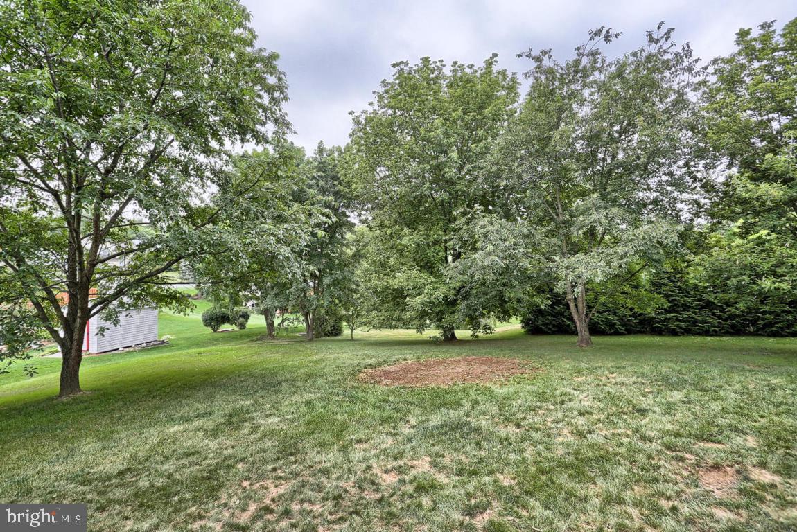 19 Edgewood Drive Lititz, PA 17543 - Photo 32 of 37 Gallery Image 32