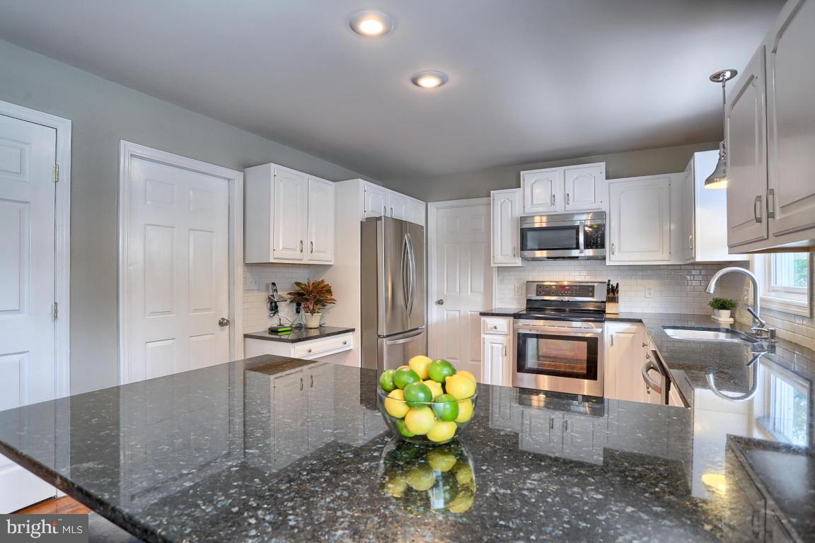 19 Edgewood Drive Lititz, PA 17543 - Photo 5 of 37 Gallery Image 5