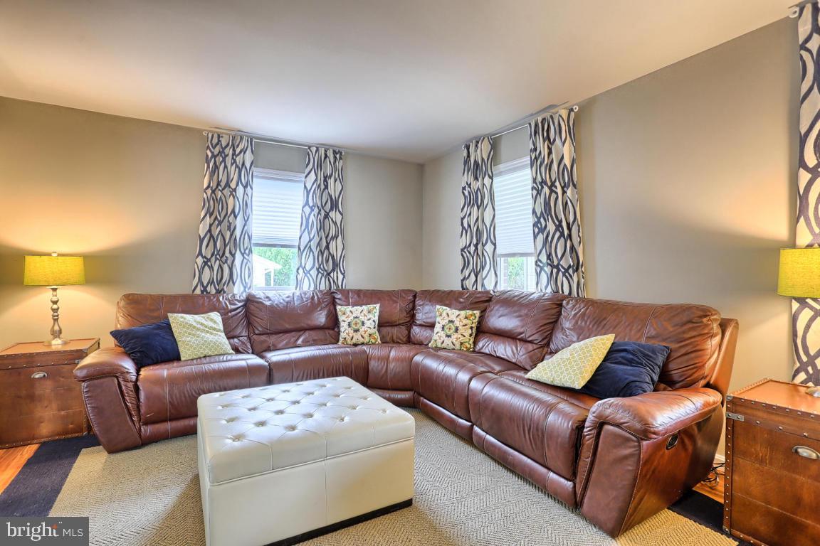19 Edgewood Drive Lititz, PA 17543 - Photo 8 of 37 Gallery Image 8
