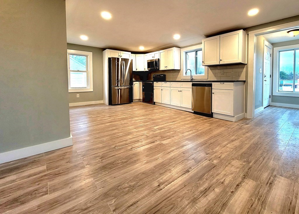 47 Thompson Road Webster, MA 01570 - Photo 3 of 40