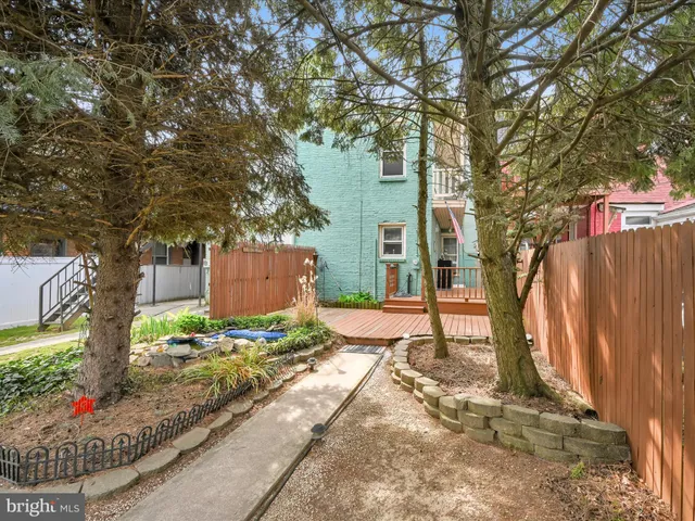 a black and white photo of a room