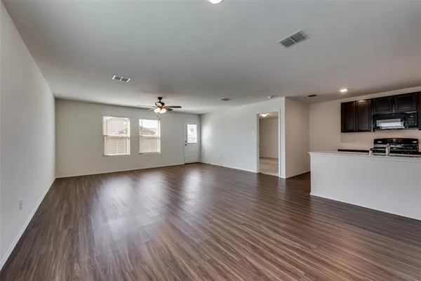 $1,995 | 305 Falling Star Drive, Fort Worth, TX 76052