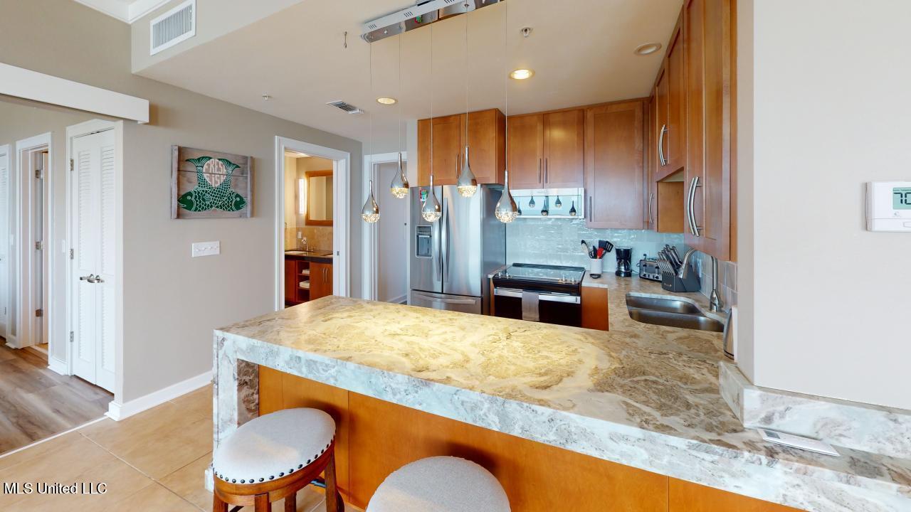 2060 Beach Boulevard, Unit 1603 Biloxi, MS 39531 - Photo 5 of 23 21