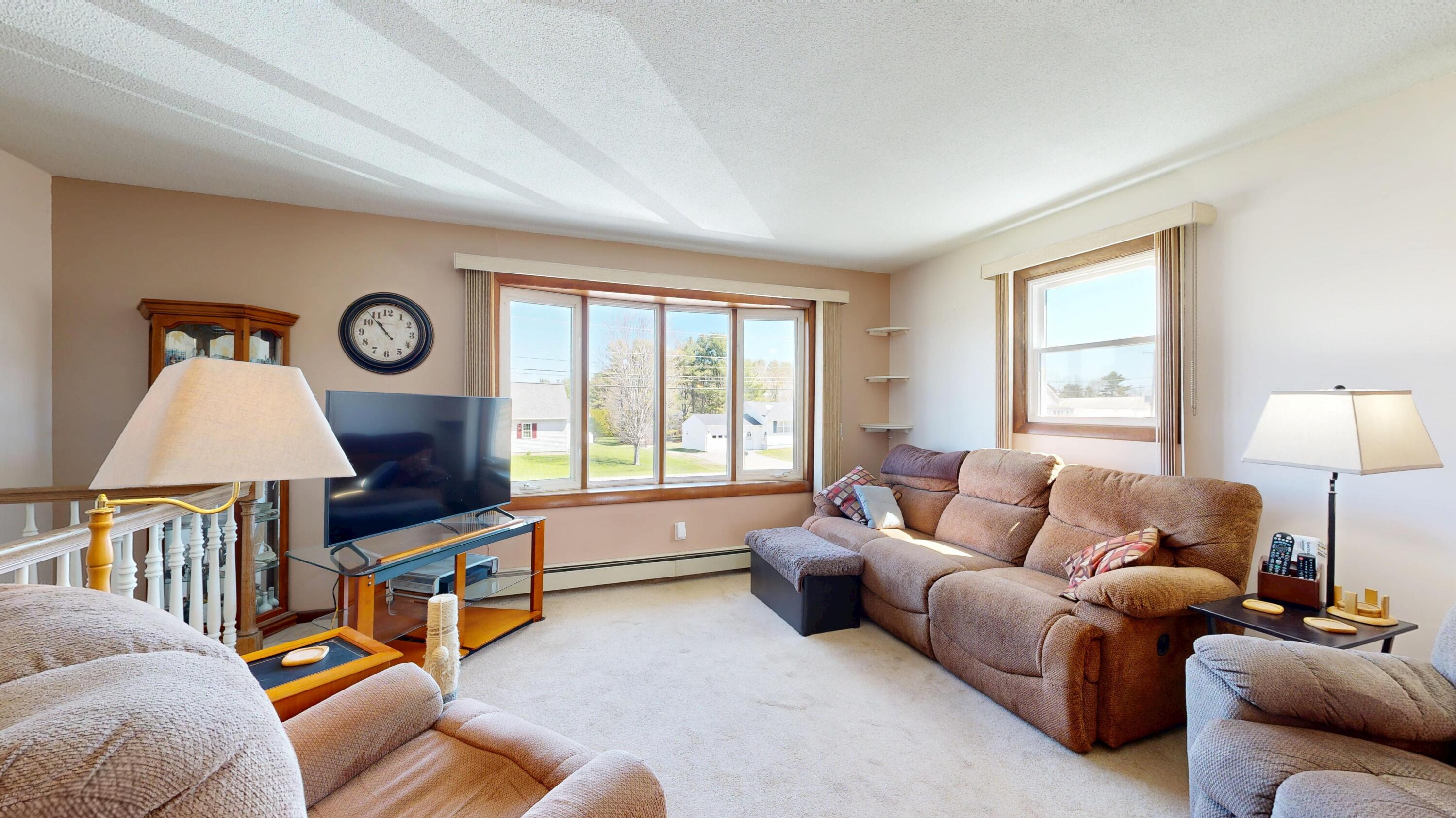 362 Crowley Road Sabattus, ME 04280 - Photo 4 of 50 Living Room