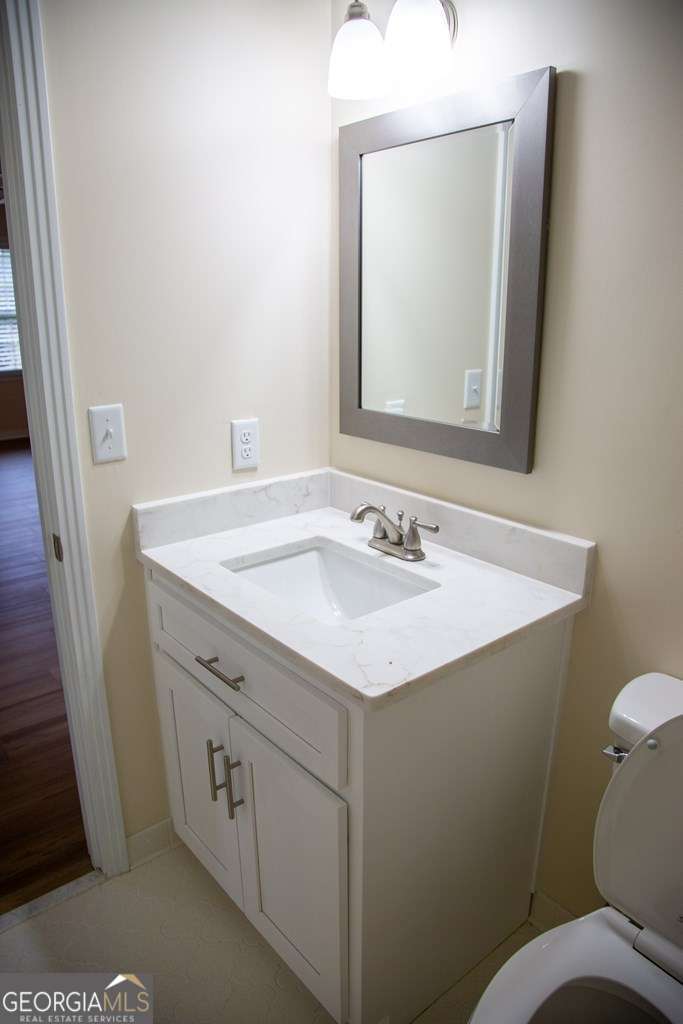 503 Satilla Church Road Baxley, GA 31513 - Photo 30 of 70 a bathroom with a sink toilet and mirror