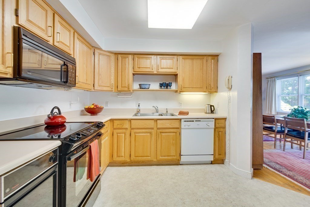 140 Lincoln Road, Unit 213 Lincoln, MA 01773 - Photo 4 of 24 Gallery Image 4