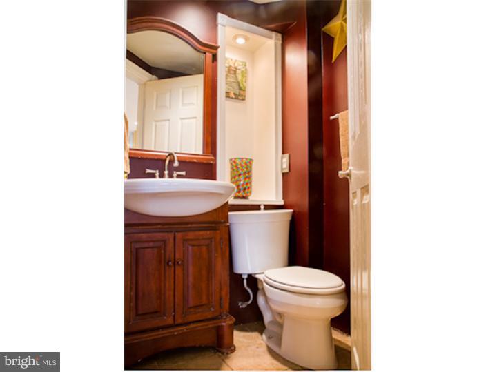 207 Tree Street Philadelphia, PA 19148 - Photo 5 of 19 Half Bath