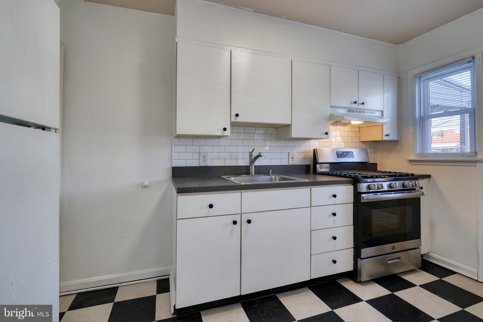 2058 Jasmine Road Dundalk, MD 21222 - Photo 8 of 27