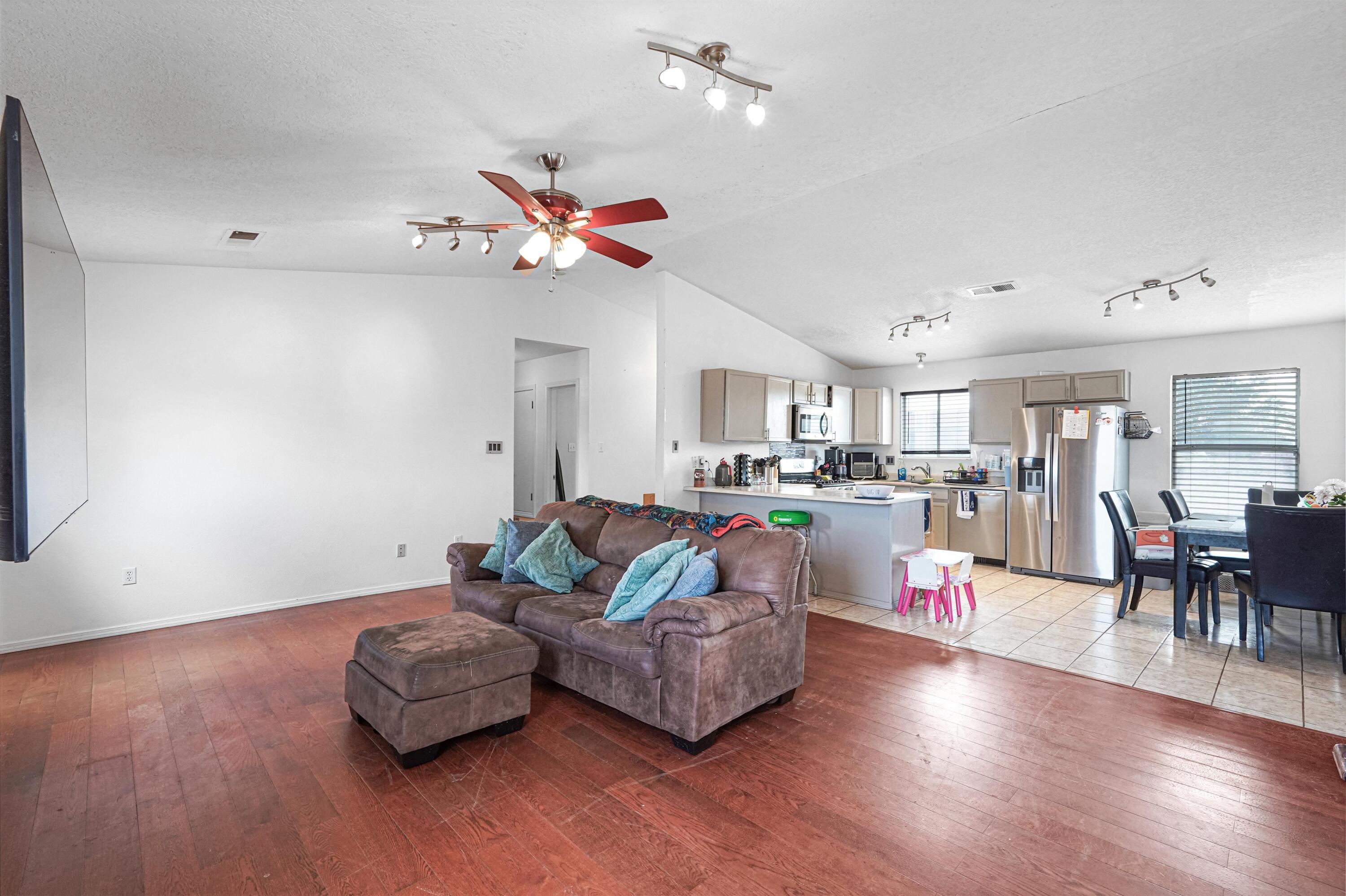 432 Mohawk Street Southwest Rio Rancho, NM 87124 - Photo 6 of 24 Gallery Image 6