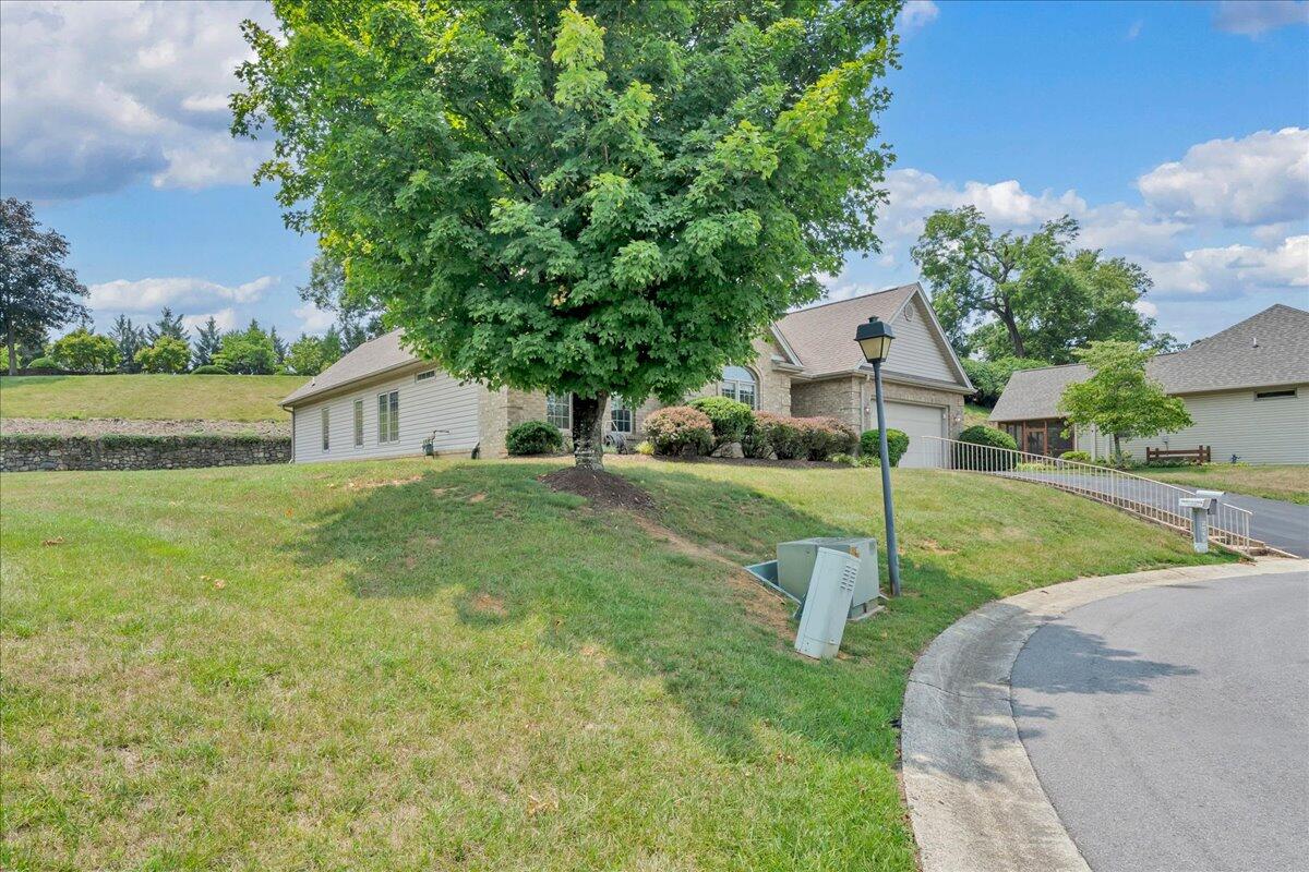 2512 Oak Ridge Lane Salem, VA 24153 - Photo 44 of 49 46-MIB03164-R5