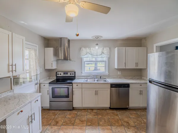 $185,000 | 421 East Quinn Street, Beulaville, NC 28518