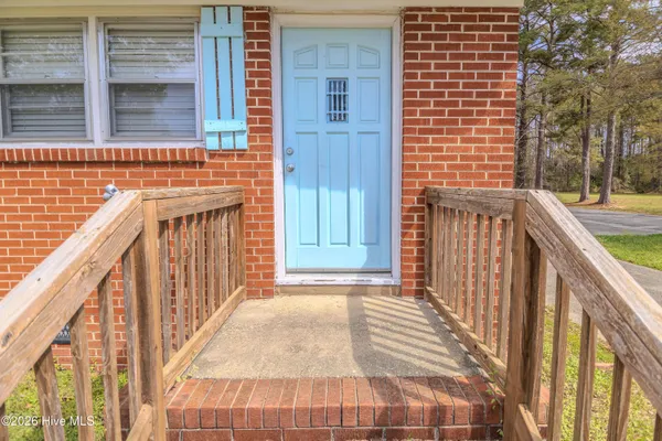 $185,000 | 421 East Quinn Street, Beulaville, NC 28518