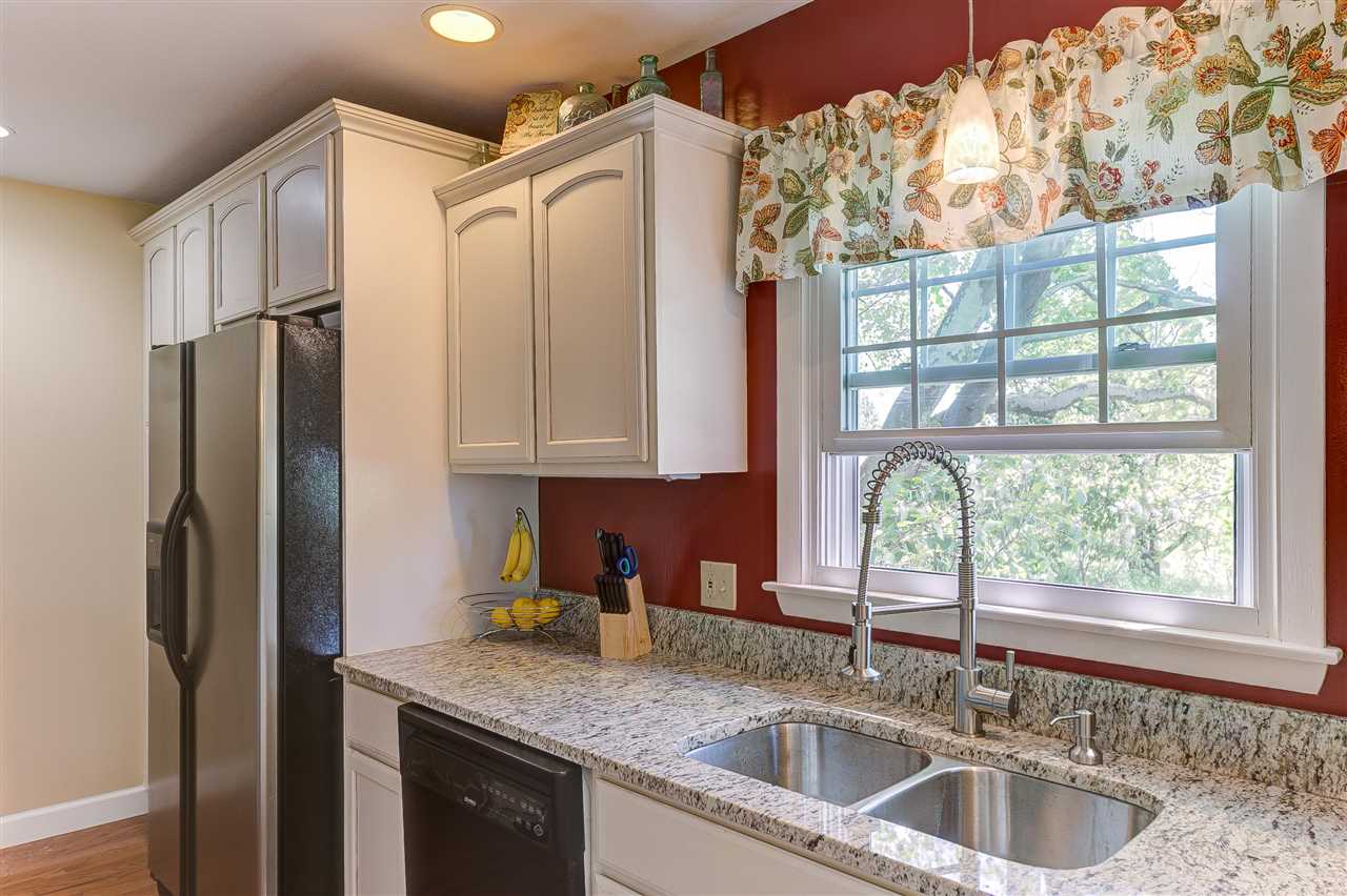 5665 Apple Valley Road Williamsburg, MI 49690 - Photo 6 of 34 1847276-5.JPG
