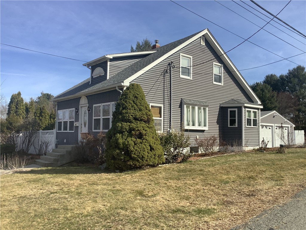 52 Mendon Road North Smithfield, RI 02896 - Photo 2 of 33