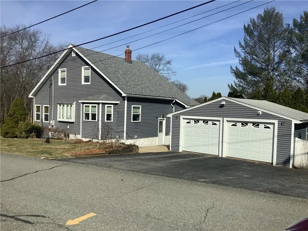 $435,000 | 52 Mendon Road, North Smithfield, RI 02896