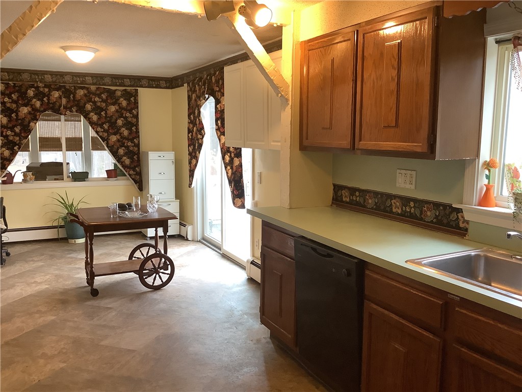 52 Mendon Road North Smithfield, RI 02896 - Photo 6 of 33