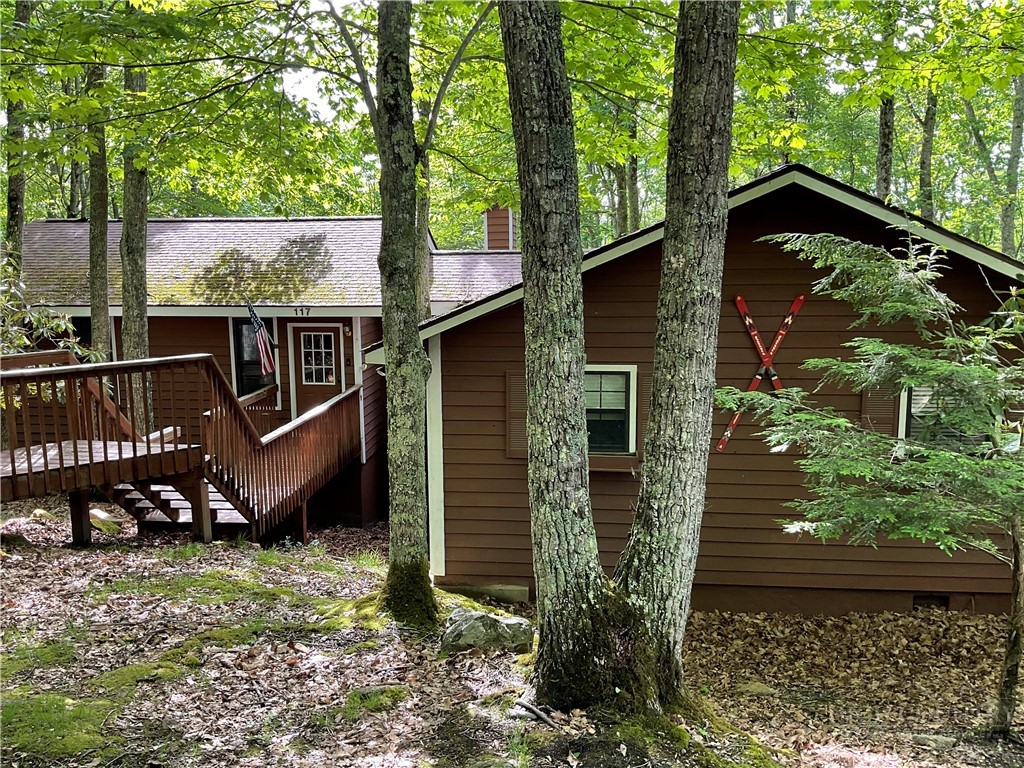 117 Rhododendron Drive Beech Mountain, NC 28604 - Photo 4 of 33 a view of a garden