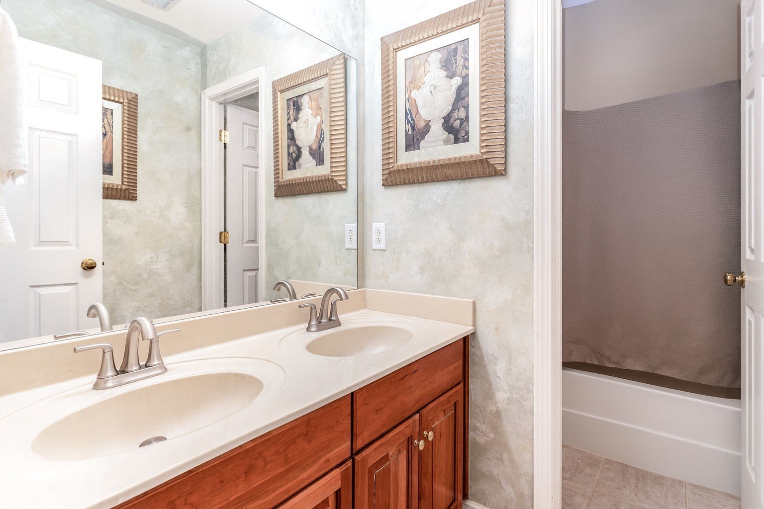 224 Logans Circle Franklin, TN 37067 - Photo 28 of 41 a bathroom with a sink and a mirror
