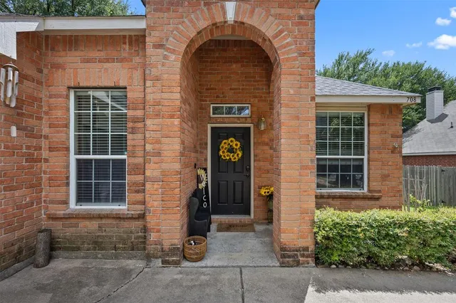 $270,000 | 708 Hummingbird Trail, Crowley, TX 76036