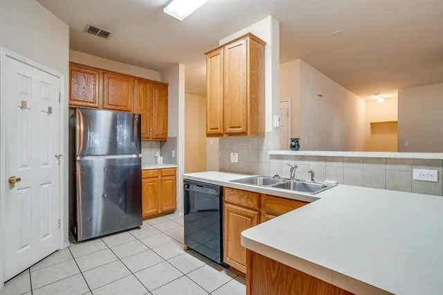 $270,000 | 708 Hummingbird Trail, Crowley, TX 76036