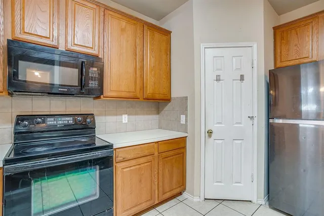 $270,000 | 708 Hummingbird Trail, Crowley, TX 76036