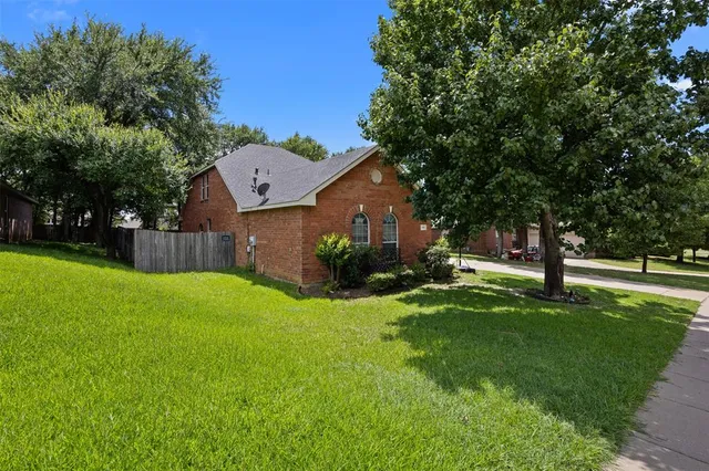 $270,000 | 708 Hummingbird Trail, Crowley, TX 76036