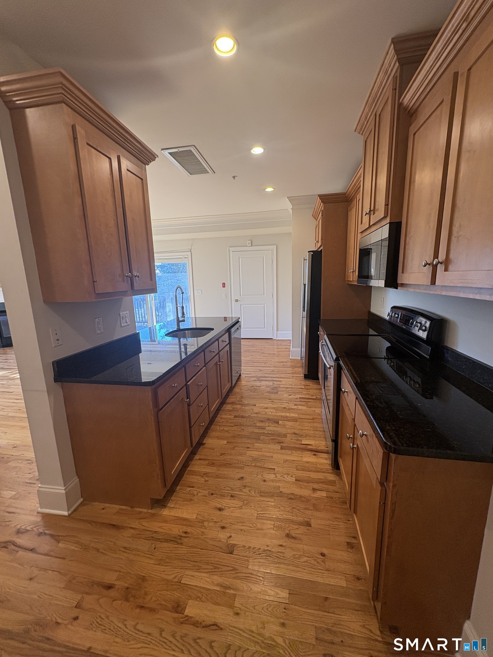 21 Seir Hill Road, Unit 8 Norwalk, CT 06850 - Photo 2 of 15